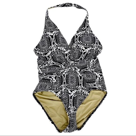 Echo Knot Front Black White One Piece Swimsuit - Picture 3 of 10